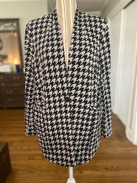 Torrid Jackets & Blazers - Torrid Size 1 black & gray houndstooth ponte knit fully lined one button blazer